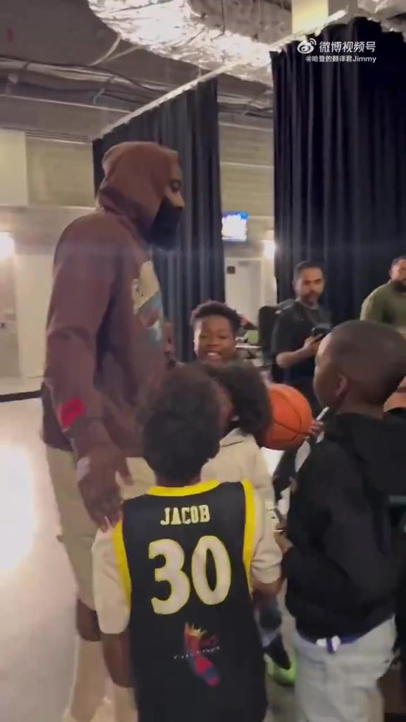 哈登賽后對小朋友：聽你們家長的話，總有一天你們也會打進(jìn)NBA