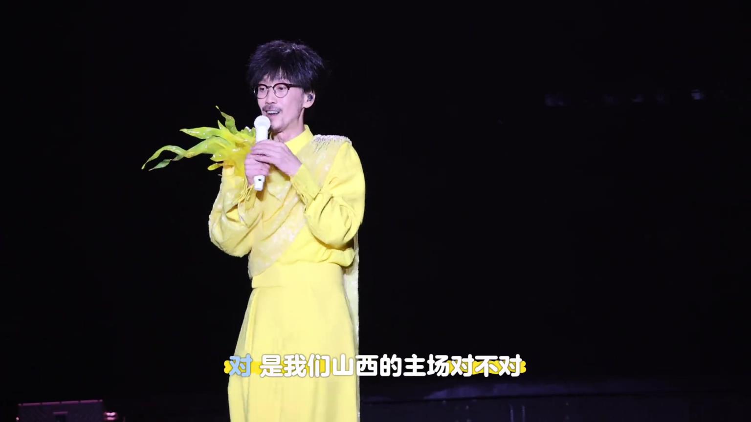 山西鬧他！周傳雄太原演唱會現(xiàn)場帶領歌迷為山西男籃加油助威