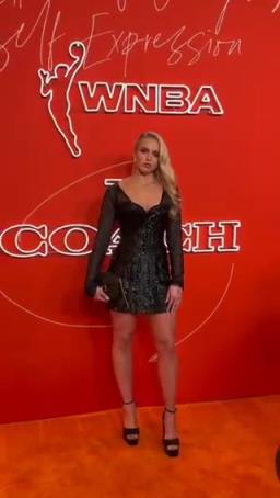 海莉選秀夜紅毯秀，人氣和顏值在這屆都是數(shù)一數(shù)二