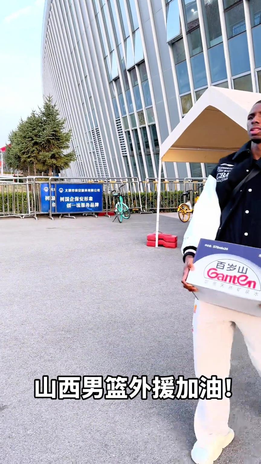 不是！你們山西外援合同還包括搬水的？